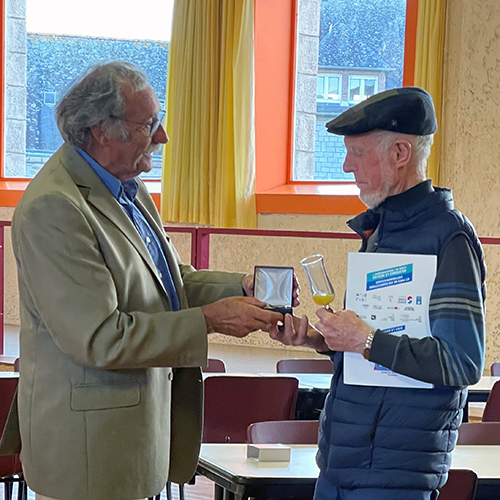 Assemblée générale Ligue de l'enseignement 22 - Remise de médaille