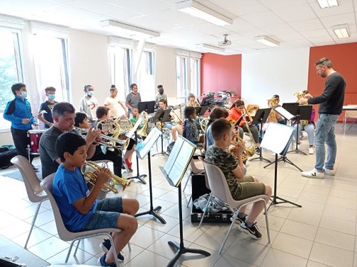 Les élèves de l’orchestre de l’École de la Vallée font l’école buissonnière